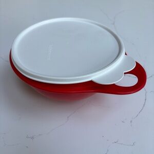 Tupperware 30560 That’s A Bowl ~ Red Small Mixing Bowl w/ White Lid 1.4 litre